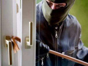 Как защитить квартиру от грабителей?